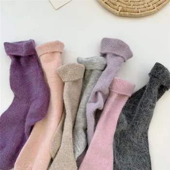 Зимние японские утепленные Теплые однотонные женские носки из кроличьего меха с тонкими полосками, повернутыми поверх шерстяных носков средней длины 0