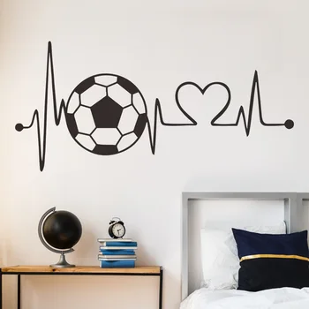 Наклейка на стену с футбольным принтом, современная наклейка на стену с изображением сердца и футбола из ПВХ для украшения дома